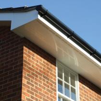 worcester-park-white-upvc-ventilated-soffit-black-pvc-guttering-1030x772